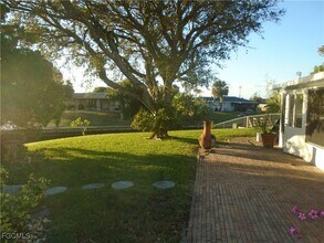991 April Ln in North Fort Myers, FL - Building Photo - Building Photo