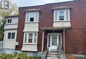 102 Thirty Ninth St in Toronto, ON - Building Photo