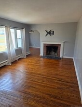 3 Robin Rd in Windsor, CT - Building Photo - Building Photo