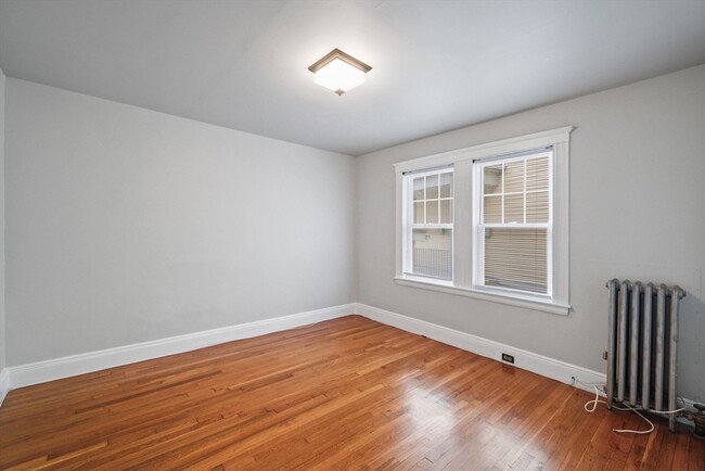 331 Cypress St, Unit #1 in Brookline, MA - Foto de edificio - Building Photo