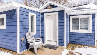 11291 E Shore Dr in Whitmore Lake, MI - Building Photo