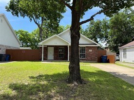 1718 Dennison St in Dallas, TX - Building Photo