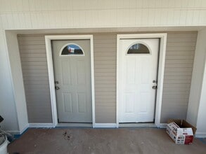 213 N East St, Unit B in Carlinville, IL - Foto de edificio - Building Photo