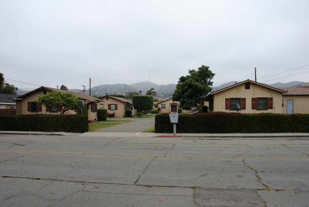 1829-1857 Ocean Ave in Ventura, CA - Building Photo