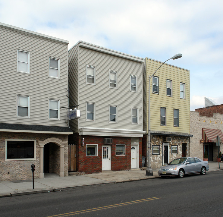 271 Broadway in Bayonne, NJ - Building Photo