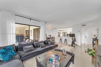 20170 NE 3rd Ct in Miami, FL - Building Photo - Building Photo