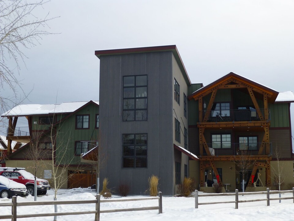 645 Woodland Pl in Whitefish, MT - Building Photo