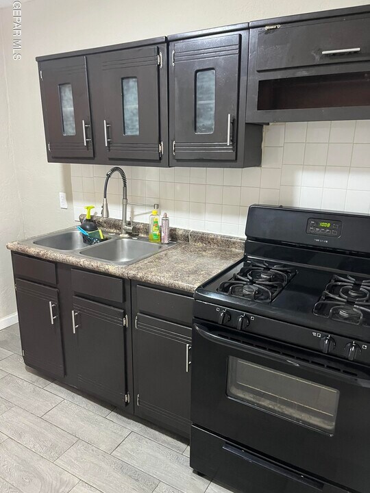 601 E Father Rahm Ave in El Paso, TX - Building Photo