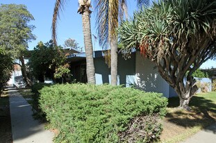 717 W Provential Dr in Anaheim, CA - Building Photo