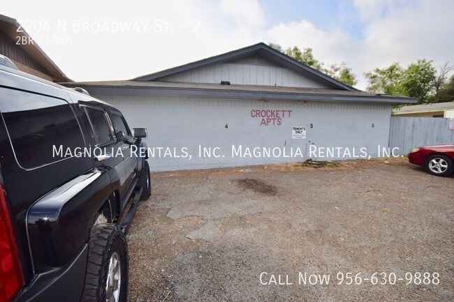 property at 2204 N Broadway St