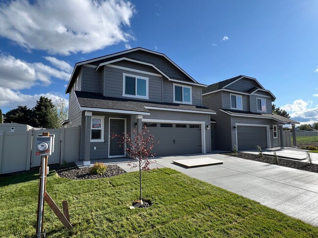 property at 4704 W Oak Ave