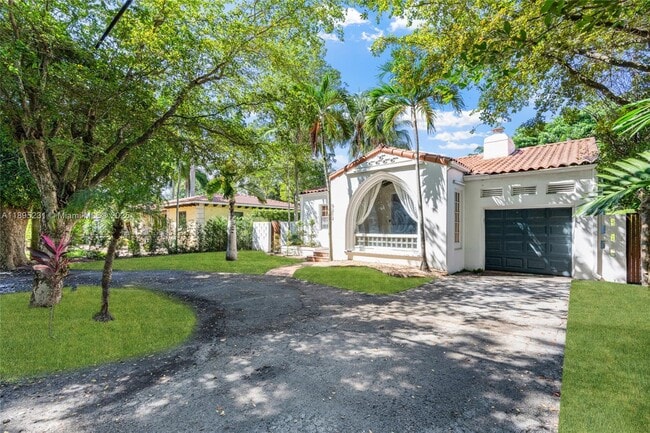 9212 NE 10th Ave in Miami Shores, FL - Building Photo - Building Photo