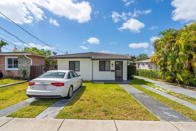 3064 SW 16th Ter in Miami, FL - Building Photo - Building Photo