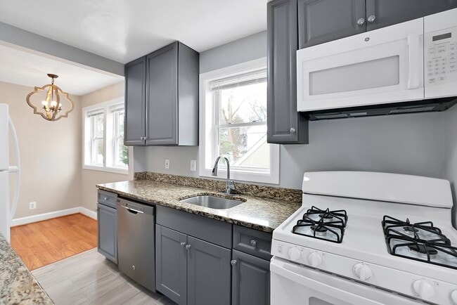 property at 608 N Abingdon St