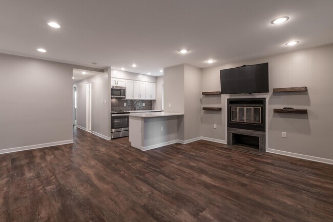9 W Lee St in Baltimore, MD - Building Photo - Building Photo