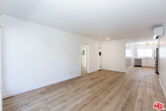 1268 N Sweetzer Ave in West Hollywood, CA - Building Photo - Building Photo