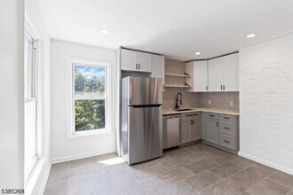 113 Maple Ave in Morristown, NJ - Building Photo - Building Photo