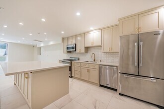 1516 N Beverly Glen Blvd in Los Angeles, CA - Building Photo - Building Photo