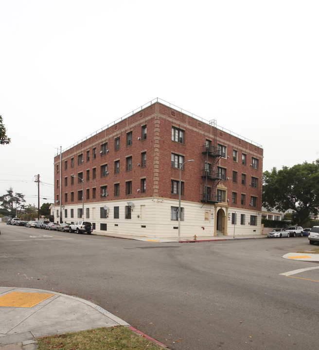 Manhattan Apartments in Los Angeles, CA - Building Photo