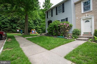 12801 Frontier Ln in Woodbridge, VA - Building Photo - Building Photo
