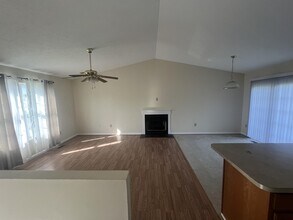 402 Bumble Bee Ln in Martinsburg, WV - Building Photo - Building Photo