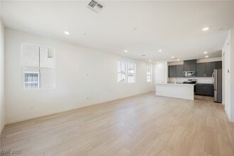 2730 Fantoni St in Henderson, NV - Foto de edificio - Building Photo