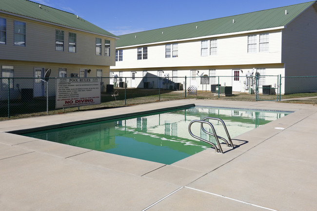 Arbor Trace Townhomes in Barnesville, GA - Foto de edificio - Building Photo