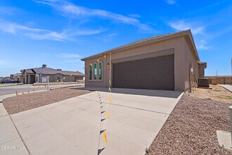 1060 Summer Rain St in Horizon City, TX - Building Photo - Building Photo