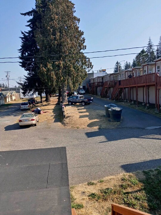 1305 E 1st St in Port Angeles, WA - Building Photo