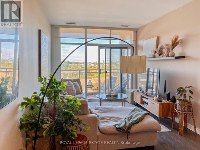 property at 1 Leaside Park Dr