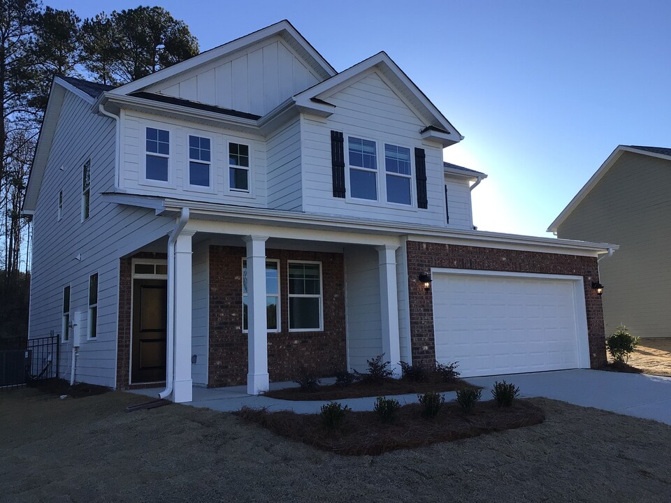 136 Rivulet Dr in Holly Springs, GA - Building Photo