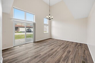 760 E Whispering Oaks Dr in Palatine, IL - Building Photo - Building Photo