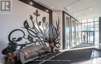7608-7608 Yonge St in Vaughan, ON - Building Photo - Building Photo