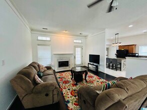 151 Stratford Cir in Pelham, AL - Foto de edificio - Building Photo