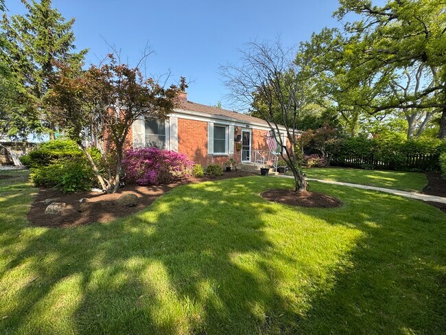 600 Garfield Ave in Lake Bluff, IL - Building Photo - Building Photo