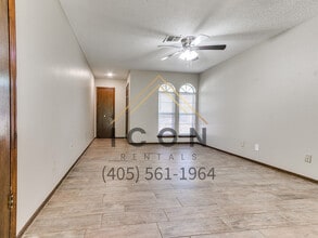 652 W Hillcrest Dr in Mustang, OK - Building Photo - Building Photo