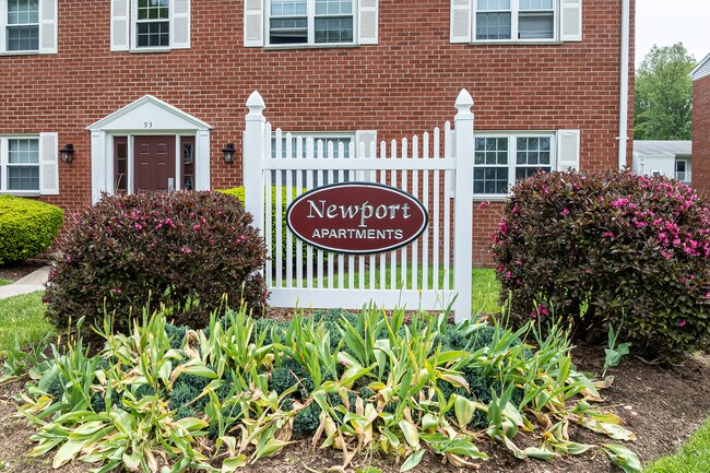 Newport Apartments in Milford, CT - Foto de edificio - Building Photo