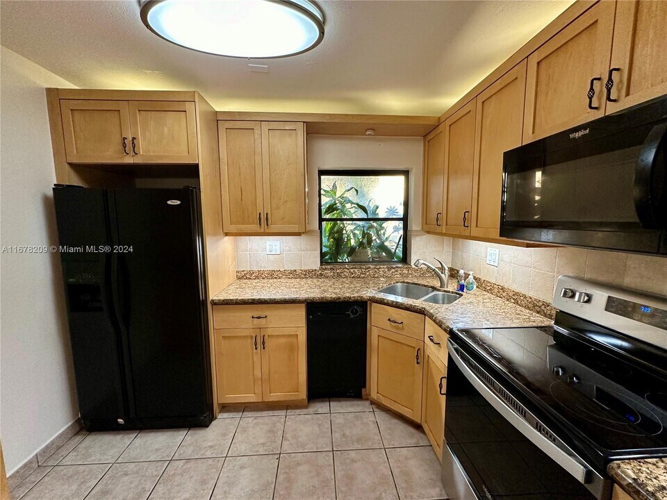 19851 SW 103rd Ct-Unit -19851 in Cutler Bay, FL - Building Photo