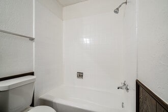 3103 SE Surrey Ln in Lawton, OK - Building Photo - Building Photo