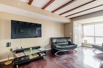 2617 Douglass Pl SE, Unit 303 in Washington, DC - Foto de edificio - Building Photo
