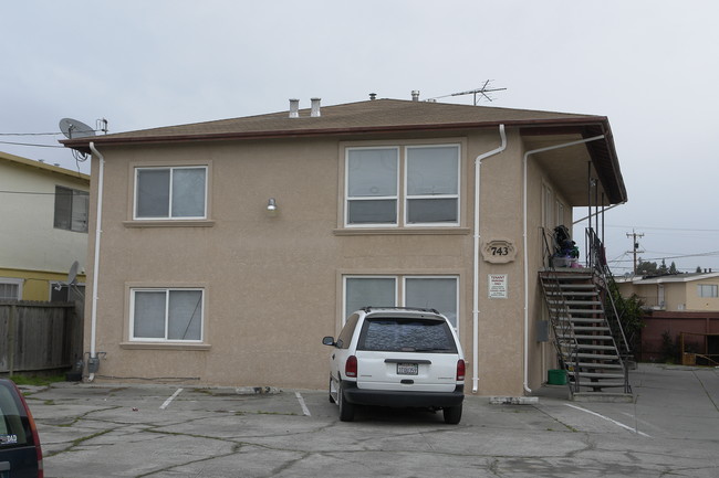 743 Shepherd Ave in Hayward, CA - Foto de edificio - Building Photo