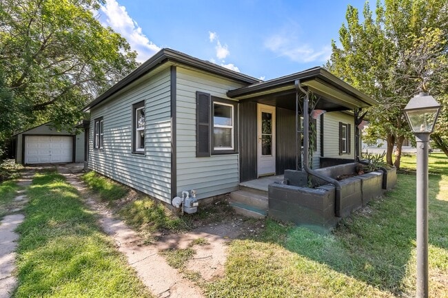 321 Liberty St in Hutchinson, KS - Building Photo - Building Photo