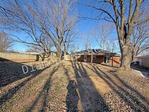 2224 W Village Ln in Springfield, MO - Building Photo - Building Photo