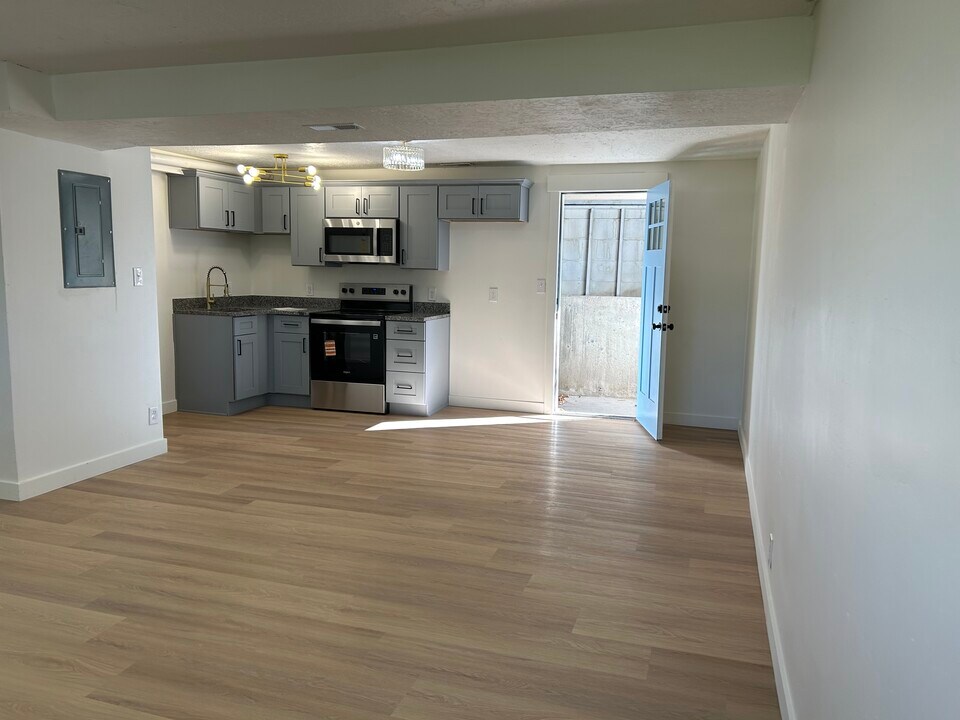 4171 S 4900 W, Unit 4171 in West Valley City, UT - Building Photo