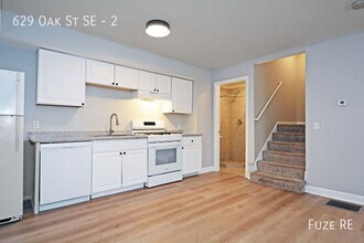 629 SE Oak St in Minneapolis, MN - Building Photo - Building Photo