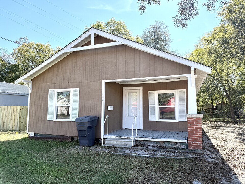 312 Lake Murray Dr in Ardmore, OK - Building Photo