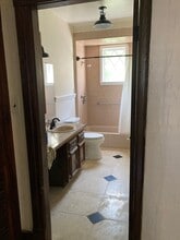 23 Freeland St, Unit 2 in Worcester, MA - Foto de edificio - Building Photo