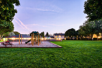 Cascades in Vancouver, WA - Foto de edificio - Building Photo