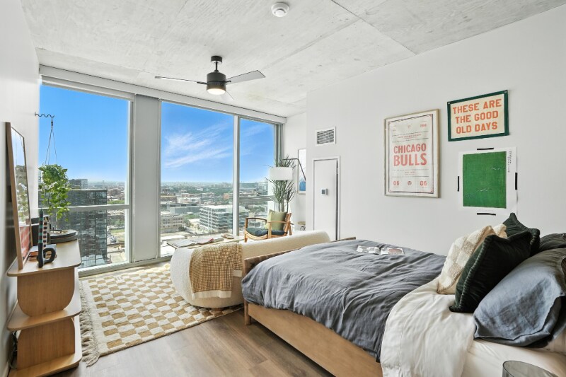 1117 W Carroll Ave in Chicago, IL - Building Photo