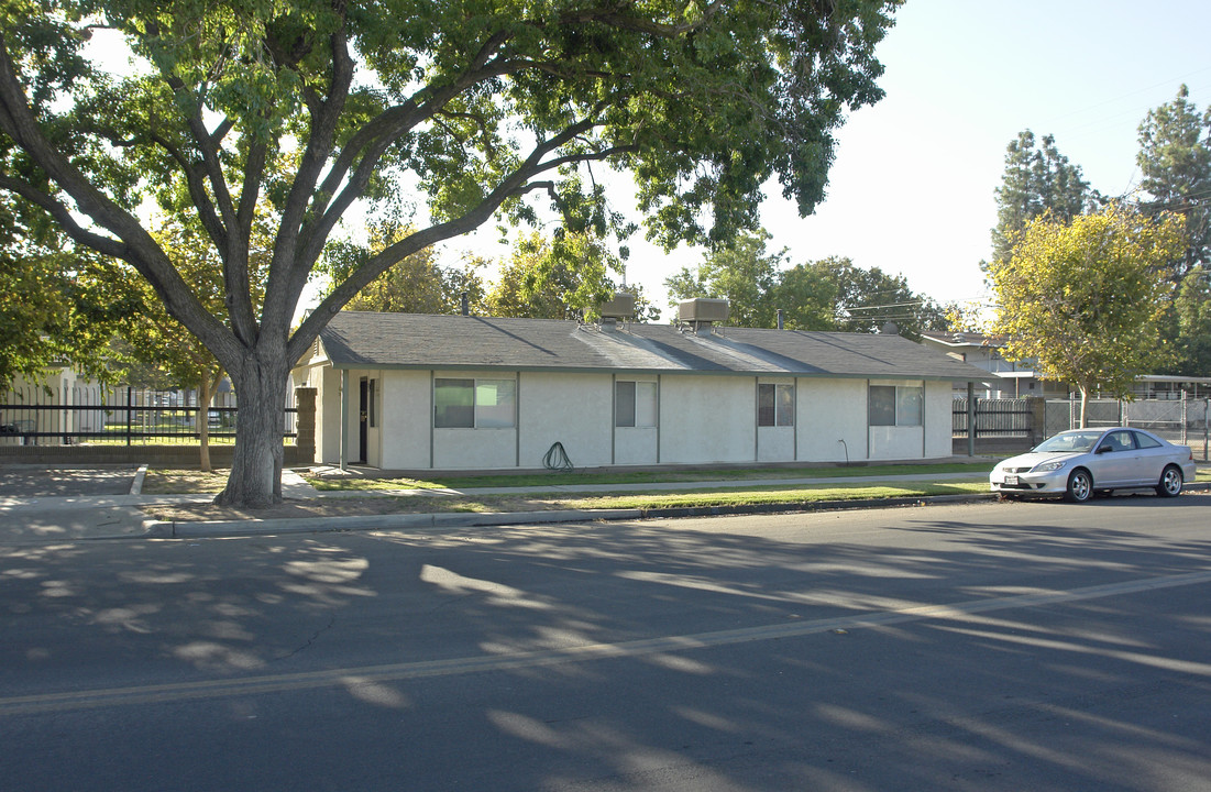 921-949 Pottle Ave in Fresno, CA - Building Photo